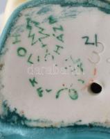 Hollóházi porcelán olvasó fiú, kézzel festett, jelzett, apró lepattanásokkal, m: 9 cm