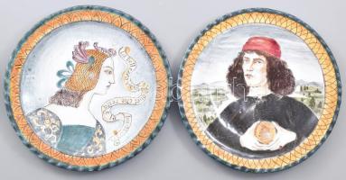 2 db kerámia tál: Mátyás király és Beatrix királyné. Kézzel festett, jelzett, minimnális kopással d: 27 cm