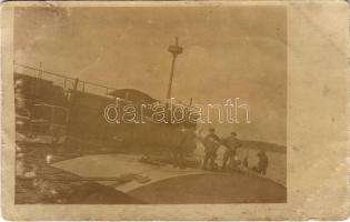 Osztrák-Magyar Haditengerészeti légpárnás csónak matrózokkal / K.u.K. Kriegsmarine Versuchgleitboot / Austro-Hungarian Navy air cushioned boat with mariners, Experimental Glider Boat. photo (Rb)