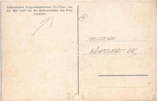 Italienisches Torpedomotorboot "Grillo" am 14. Mai 1918 bei der Hafeneinfahrt von Pola ver...