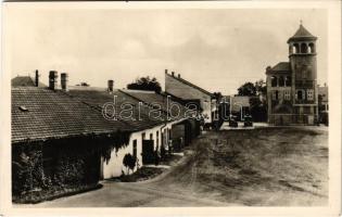 1933 Győr, tűzoltólaktanya udvara, mászóháza és tartalékszertára. Glück József fényképész felvétele