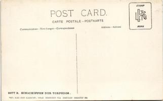 K.u.k. Kriegsmarine Einschiffen der Torpedos / S.M. Tender 59 (ex-M.T. XIV). Phot. Alois Beer, Schri...