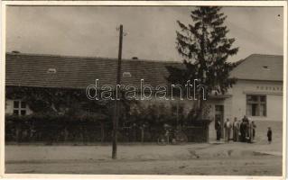 1940 Zsitvabesenyő, Besenov (Érsekújvár, Nové Zámky); fogyasztási szövetkezet üzlete / cooperative shop. photo