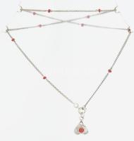 Ezüst(Ag) nyaklánc korall díszítéssel, filigrán medállal, jelzett, h: 42 cm, bruttó: 3,3 g