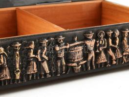 Dömötör László (1914-1995) iparművész szüreti jelenetes plasztikus réz doboz 20x11 cm