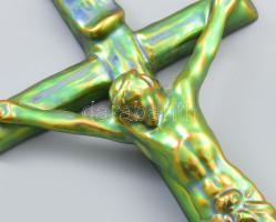 Zsolnay kisplasztika - feszület. Öntött finomfajansz, többszínű eozin mázakkal festve. Jelzett, kis ...