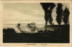 1912 Balatonboglár, parti részlet a fürdő kabinokkal (EK)