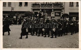 1938 Léva, Levice; bevonulás, Gambaty üzlete. Foto Hajdu / entry of the Hungarian troops, shops + "1938 Léva visszatért" So. Stpl (szakadás / tear)