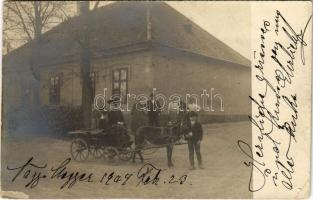 1904 Nagymegyer, Velky Meder, Calovo; csacsi hintó egy villa udvarán / donkey chariot on the courtyard of a villa. photo (EK)