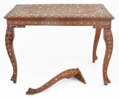 Marokkó, XX. sz. második fele, Kis asztal. Csont berakásokkal díszítve, két lába sérült. Kopással, 61x38 cm, m: 43 cm