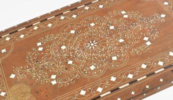 Marokkó, XX. sz. második fele, Kis asztal. Csont berakásokkal díszítve, két lába sérült. Kopással, 6...