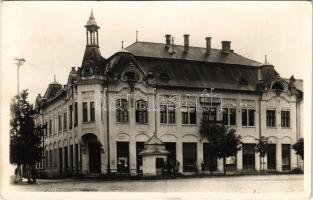 1943 Naszód, Nasaud; Községháza, Városháza, Városi vendéglő / town hall, restaurant