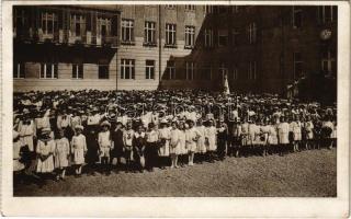 Kolozsvár, Cluj; Marianum római katolikus tan- és nevelőintézet. Joánovics Testv. cs. és kir. udvari fényképészek / boarding school (kis szakadás / small tear)