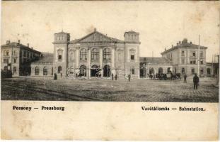 1915 Pozsony, Pressburg, Bratislava; Vasútállomás. Vasúti levelezőlapárusítás 5781. / Bahnstation / railway station + "K.U.K. FELDPOSTAMT 186" (r)