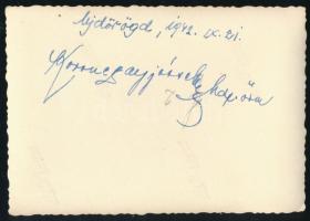 1942 Újdörögd, katona golyószóróval, fotó, hátoldalon feliratozott fotó, 9×6 cm