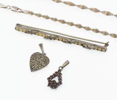 4 db ezüst ékszer: Csavart lánc, két medál, gyöngyös bross, össz br 13,3g