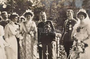 cca 1915-1936 IV. Károly magyar királyt és fiát, Habsburg Ottót bemutató fotóalbum, főként beragaszt...