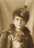 cca 1915-1936 IV. Károly magyar királyt és fiát, Habsburg Ottót bemutató fotóalbum, főként beragaszt...