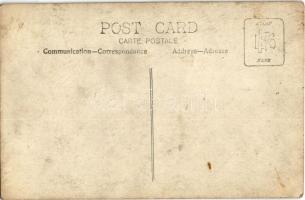 Férfi kerékpárral / Man with bicycle. photo (fl)