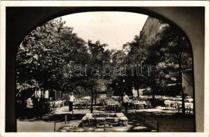 1941 Budapest VIII. Vitéz Kecskés János sörözője a "Sörkatakomba", sörkert. Eszterházy utca 6. (fl)