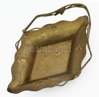 WMF art nouveau alpakka kínáló. Billenthető fogóval, lemezbe domborított növényi ornamentikával és d...