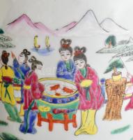 cca XX. sz. első fele, Kína, kézzel festett váza. Jelzett, alján repedésvonalakkal, m: 34,5 cm