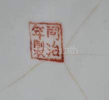 cca XX. sz. első fele, Kína, kézzel festett váza. Jelzett, alján repedésvonalakkal, m: 34,5 cm