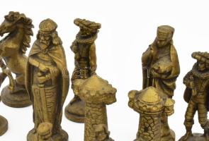 Bronz sakkfigura készlet. Tömör öntött bronz figurák, jó állapotban, teljes készlet, m: 9 cm alatt