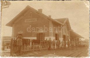 1915 Pozarevac, Pazarevac, Pozsarevác; vasútállomás katonákkal / WWI railway station with K.u.K. soldiers. photo (ragasztónyom / glue marks)