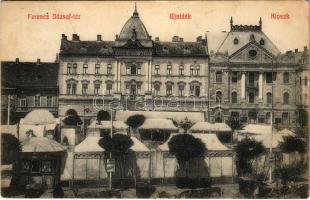 1910 Újvidék, Novi Sad; Ferenc József tér, Kioszk, Mayer Nagy szálloda, sörcsarnok, Récsei Gusztáv üzlete, piac. Vajda D. fényképész / square, grand hotel, beer hall, market, shop (fl)