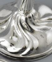 2 db ezüstözött fém gyertyatartó párban + tálca, m: 23 cm, 16x16 cm