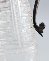 Art nouveau karaffa kiöntő, lapokra fazettált alaptesten szecessziós korongozott mintákkal díszített...