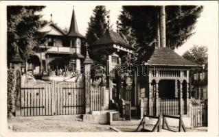 Szováta, Sovata; Bernády villa, székelykapu. Körtesi K. fényképész felvétele és kiadása / Poarta secuiasca / villa, Transylvanian wood carved gate