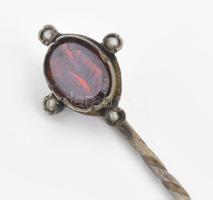 3 db ezüst (Ag) bross: gyöngyös, drágaköves. össz br 6,4 g