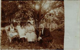 1914 Vajdahunyad, Hunedoara; úri család a kertben / family in the garden. photo