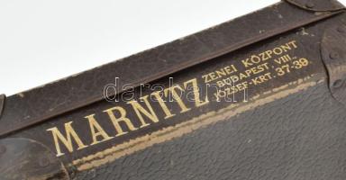 Marnitz zenei központ lemeztartó bőr bőrönd 28x30 cm