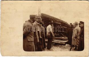 Első világháborús osztrák-magyar felborult katonai vasúti szerelvény, vonat katonákkal / WWI K.u.k. military railway, overturned train with soldiers. photo (EK)