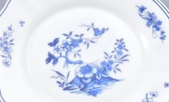 Arcopal francia tejüveg tál garnitúra: 6 nagytányér, 6 mélytányér, 6 süteményes tányér. Jelzett, kop...