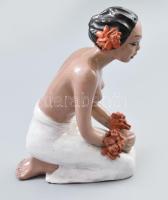 H. Ráhmer Mária: Tahiti táncosnő. Jelzett: masszába nyomott Hungary felirat. Sérülésekkel, m: 23,5 c...