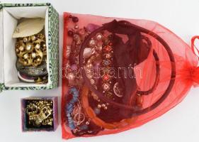 cca 50 darabos vegyes bizsu tétel, közte érdekes, jó darabokkal