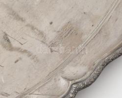 Antik ezüstözött alpakka tálca, fodros osztatú peremrésszel, stilizált virágfüzér mintával. Kopott, ...