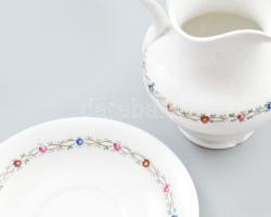 Fischer J. 5 darabos porcelán tétel: csésze, alátét, kancsó. Repedéssel, kopással, közte jelzett