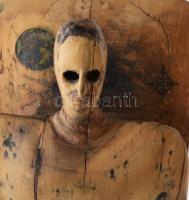 Katona Zsuzsa (1951-): Űr. 1992, faragott fa. Jelzett, m: 51 cm

///

Munkácsy-díjas szobrászműv...