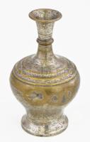 Grúzia, 19. sz. vége, Ezüstözött bronz váza és pohár. Gazdag mintával díszítve, horpadással, m: 7-16 cm