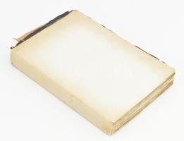 Vas Zoltán: 16 év fegyházban. Bp., 1945, Szikra. Kiadói papírkötés, a papír védőborító sérült, hiány...