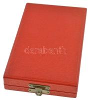 1964. "Munka Érdemrend" arany fokozata, zománcozott bronz kitüntetés mellszalagon, szalags...