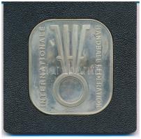 1982. "VIII. Női Kézilabda VB - Magyarország" jelzett Ag emlékplakett eredeti tokban, néme...