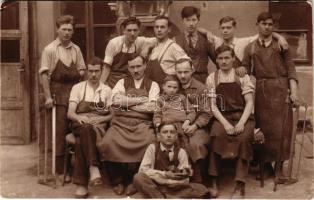 1928 Asztalosok csoportképe a műhely előtt / carpenters in front of the workshop. photo (EK)