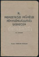 1939 II. Nemzetközi művészi fényképkiállítás Debrecen. 1939. szeptember. Debrecen, 1939, Debreceni Fotoclub, (Lehotai-ny.), 16 p. Benne fekete-fehér fotókkal, közte Angyalfi Andor, Vadas Ernő fotóival. Benne nemzetközi és magyar fotósok neveivel, közte Angyalfi Andor, Aszmann Ferenc, Csörgeő Tibor, Vadas Ernő és mások. Kiadói papírkötés,