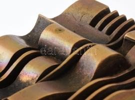 Ismeretlen szobrász: Geometrikus hullámok. Jelzés nélkül, öntött bronz, öntési hibával, kopással, 20...